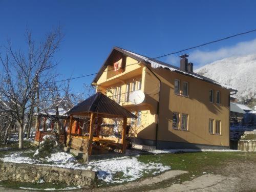 Dedushi Guesthouse &Wood Cabins-Camping Place Gusinje Bagian luar foto