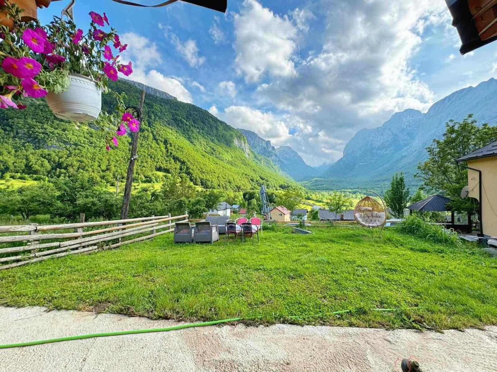 Dedushi Guesthouse &Wood Cabins-Camping Place Gusinje Bagian luar foto